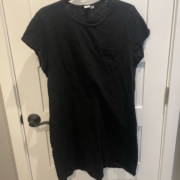 GAP Tops - GAP Black Short Sleeve Tee with Logo Tag